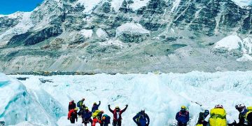 Record de permisos y el Covid-19 marcan la reapertura del Everest