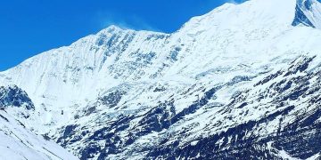 Dhaulagiri y Everest sobrepasados por evacuaciones y casos de Covid-19