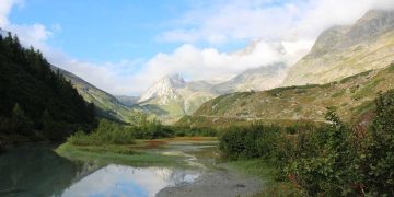 Encuentro al pie del monte Bianco en los Alpes italianos