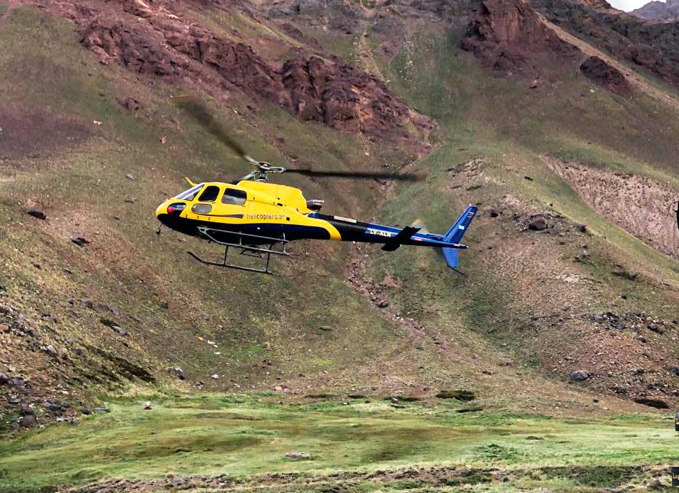 Desde 2004 Helicopters AR S.A. tiene presencia en la temporada de Aconcagua,