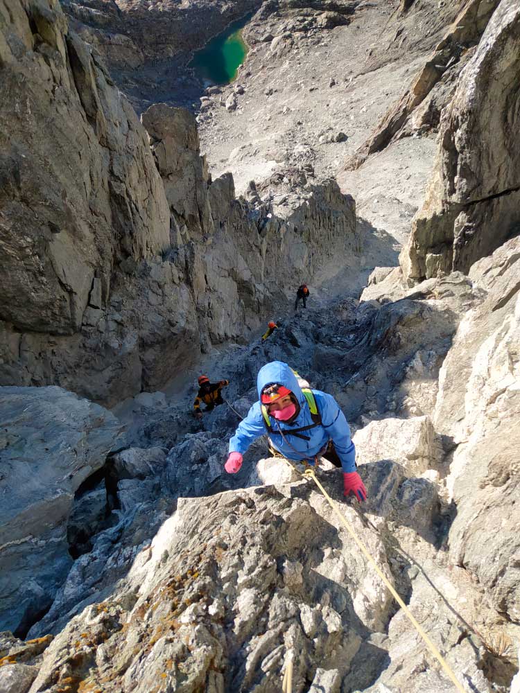 Algunos pasos de escalada en la zona de Roca Tachira, en la Sierra Nevada de Mérida.