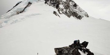 Intrépida incursión en esquíes al monte Bove, en la cordillera Darwin