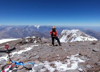Matías Sergo subió y bajó Aconcagua por el glaciar de los Polacos en el día