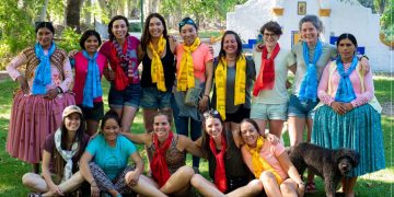 Mujeres del mundo van juntas hacia la cumbre de Aconcagua