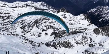 Jonatan García logró su cumbre 169 en el Aneto, y lo bajó volando