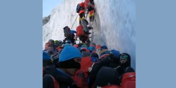 Avalancha de alpinistas en Everest.