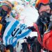 Montañistas argentinos conquistan Everest con la 10 de Messi