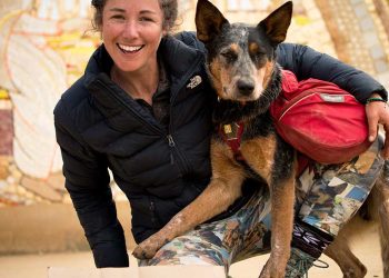 Lucy Barnard en caminata épica por la latitud de la Tierra