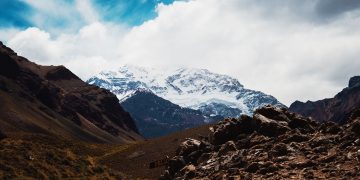 Pocas cumbres en Aconcagua por viento y frío implacables