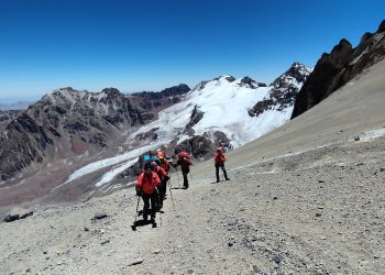 Las Montañeras Adeban logran cumbre en un furioso Aconcagua