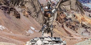 Un cóndor de hierro y chapa bendice a los soñadores de Aconcagua
