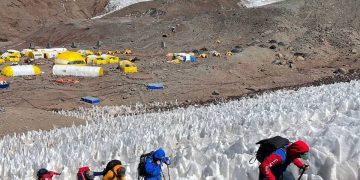 Otra muerte y numerosos rescates en un Aconcagua que no da tregua