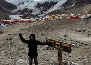 Ayaan, con solo 9 años va por la cima de Aconcagua
