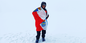 Raquel García, primera mujer en pisar la cima del glaciar Quelccaya