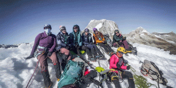 Escaladoras de Perú protagonizan histórica expedición al Himalaya