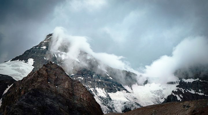 Oscurece en el Cerro Cuerno, una mole de roca que emerge en las nacientes del glaciar Horcones Superior. (Ph: Pablo Betancourt)