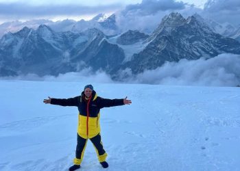 Everest: Egloff espera su ventana y Andrews va por su segundo intento