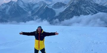 Everest: Egloff espera su ventana y Andrews va por su segundo intento