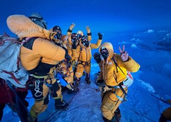 El Everest en 5 días: ¿avance científico o atajo polémico?