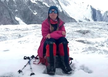 Una montañista abandonada en el Techo de Kirguistán