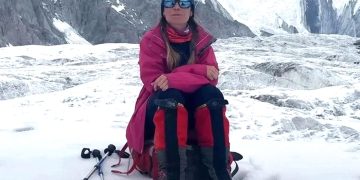 Una montañista abandonada en el Techo de Kirguistán