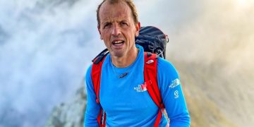 El alpinista italiano Simone Moro sufre un infarto durante aclimatación en Nepal