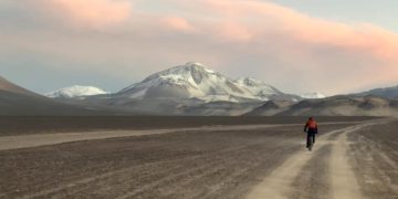 Martín Erroz completó una travesía continua entre el Pacífico y el Ojos del Salado