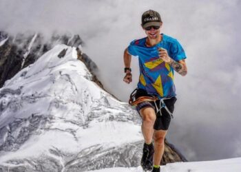 Tyler Andrews va por un nuevo intento de récord en el Everest